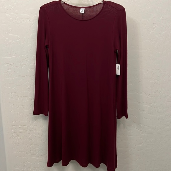 Old Navy Maroon dress- oversized - Picture 1 of 3